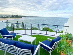 Epic Ocean Front Moffat Beach Views with Rooftop Terrace - Walk to Cafe's & Restaurants